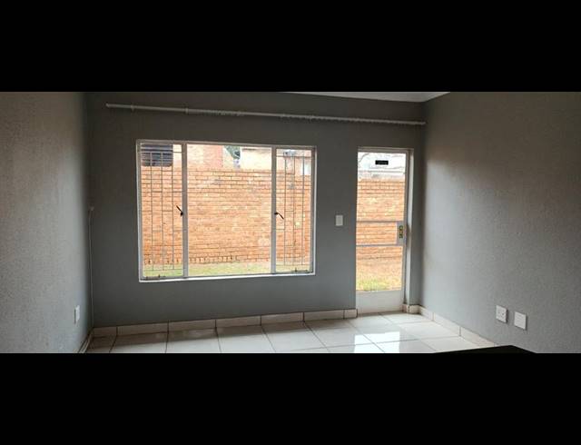 3 BEDROOM TOWNHOUSE FOR SALE IN GROBLERPARK